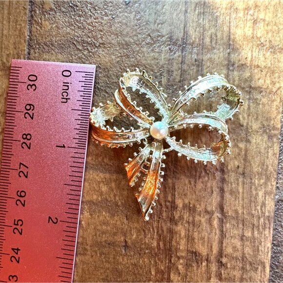 Vintage 1980s Gold-Tone Bow Brooch With Faux Pearl Accent Delicate Coquette - Picture 3 of 7